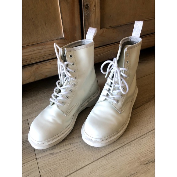 Doc Martens Unisex 1460 Mono White Smooth Leather Lace Up Boots - Picture 9 of 16